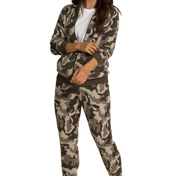New Barefoot Dreams Cozy Chic Camo Bomber Zip Up-M (Linen/Multi)